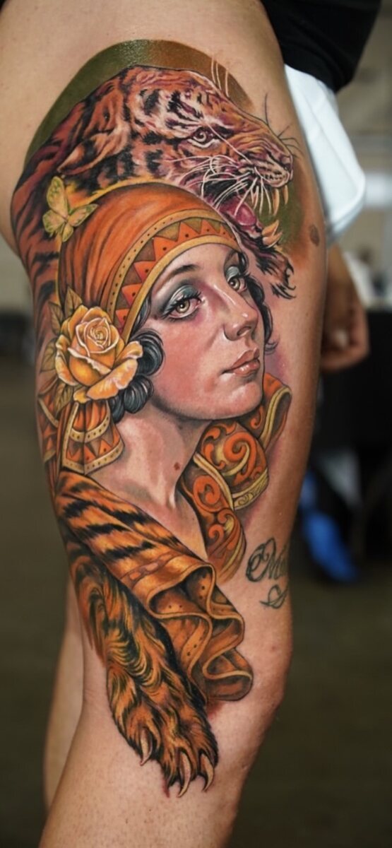Mujer y tigre · Color · Piel Poética Tattoo Studio Torrevieja